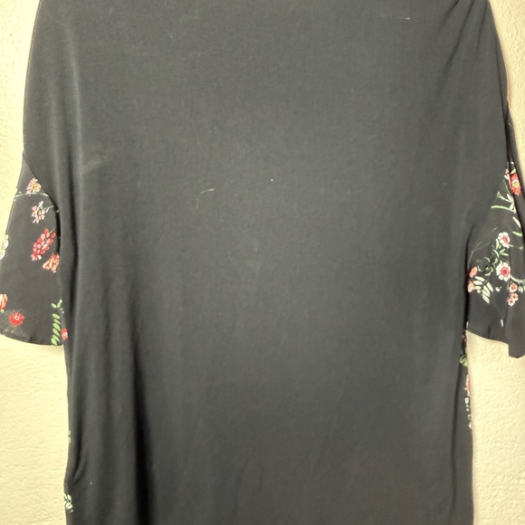 F&F Black Floral Flutter Sleeve Blouse Size US 6 / UK 10 Lightweight - Picture 5 of 7
